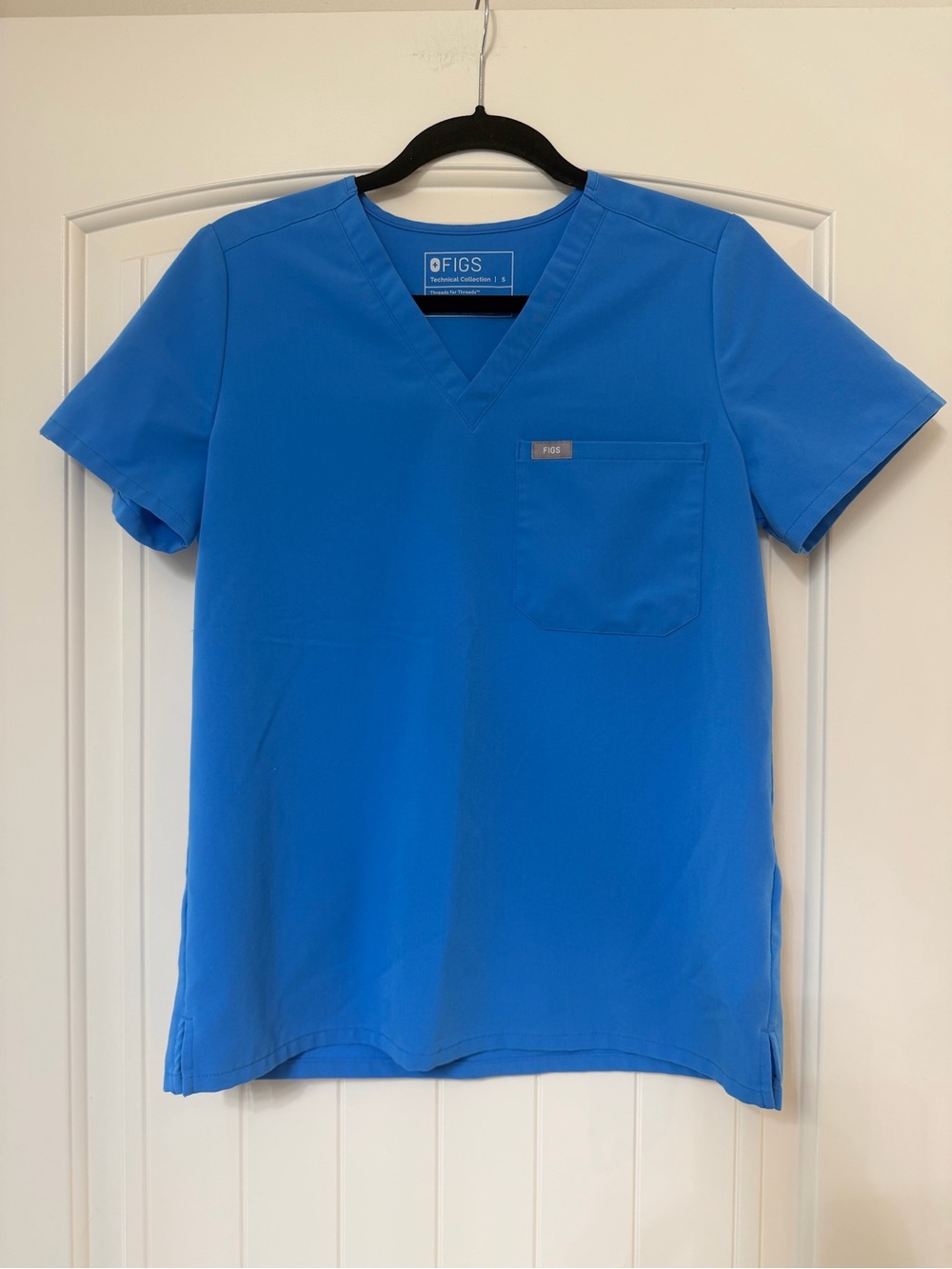 FIGS Catarina Scrub top. color,blue size Small